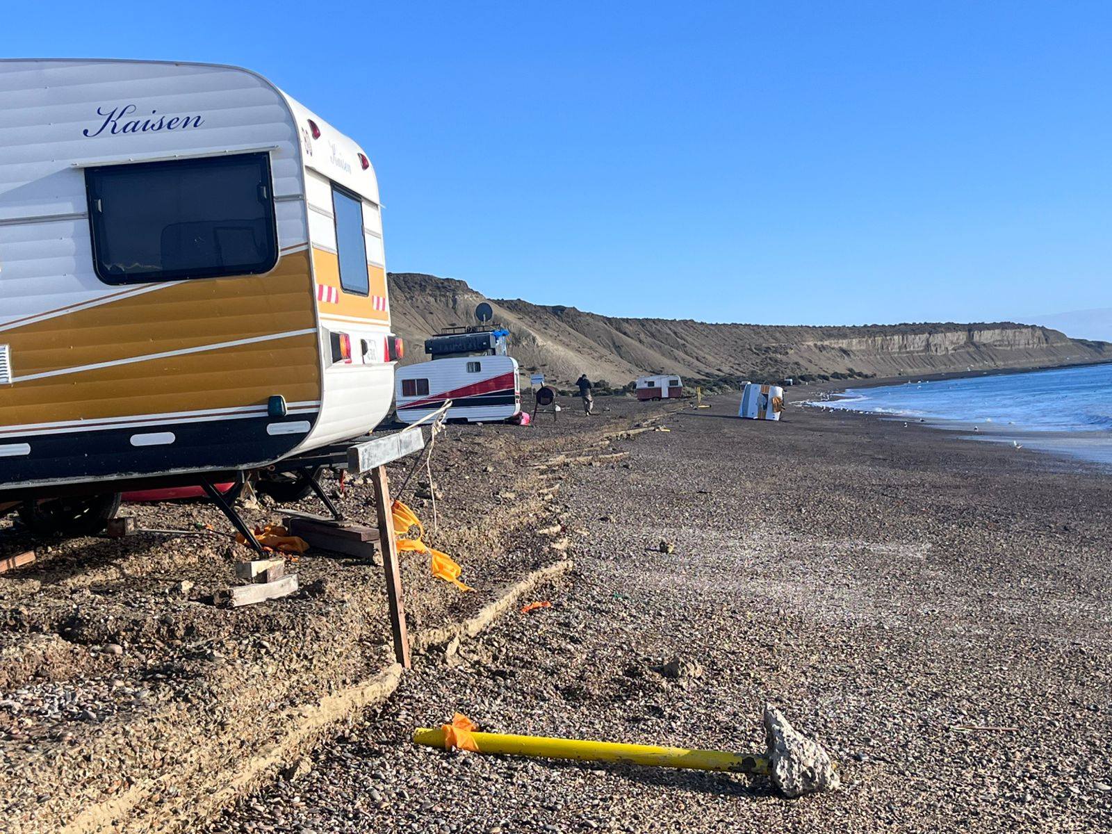 El mar avanzó sobre Playa Paraná y dejó destrozos en casillas