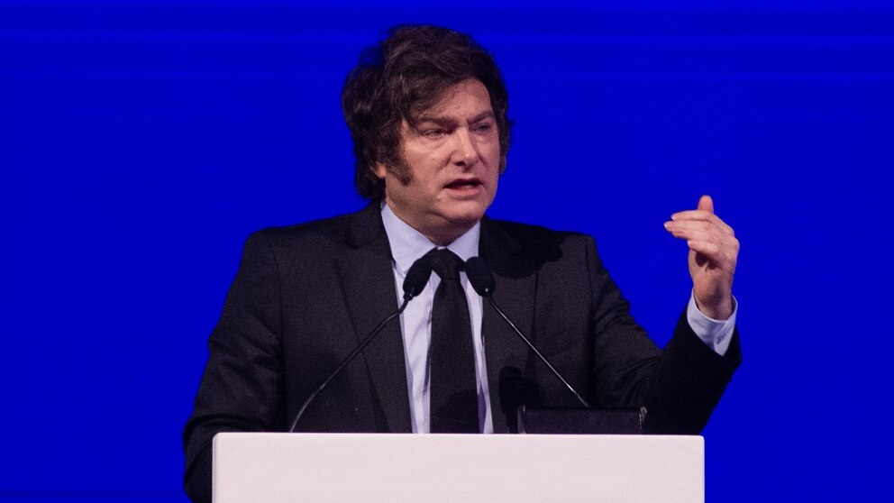 Javier Milei viaja a Brasil para apoyar a Flávio Bolsonaro