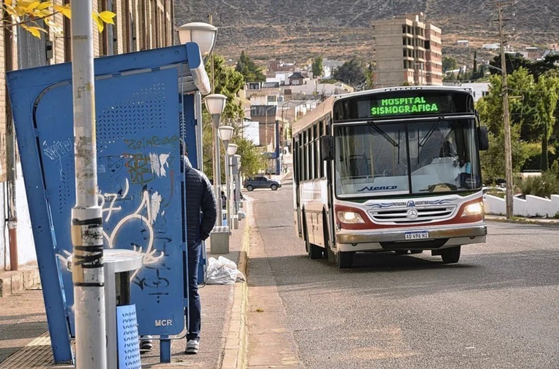 Protesta de la UTA en Comodoro deja sin colectivos a la ciudad