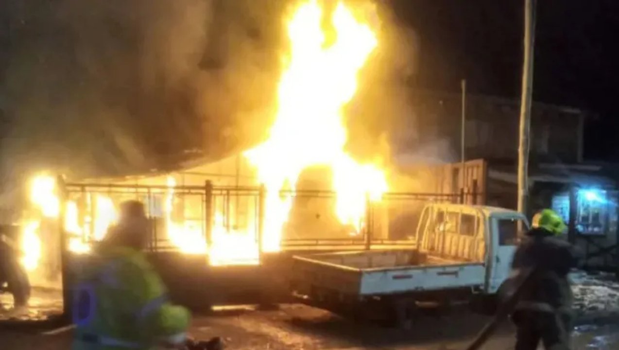 Tragedia en Bariloche: incendio en Nahuel Hue deja dos hogares destruidos