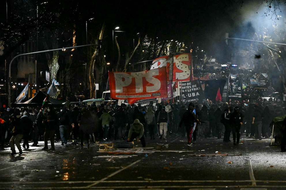 Enfrentamientos en el Congreso durante protesta contra proyecto de Ley
