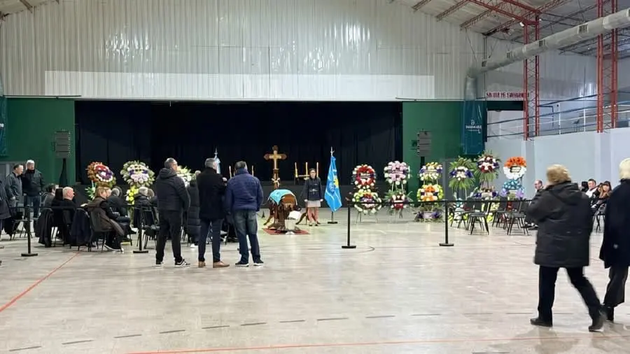 Gaiman despide al intendente Darío James con emotiva ceremonia