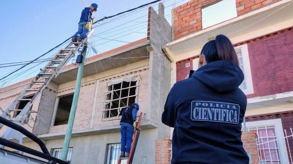 Cobraba $80.000 por instalar cable clandestino en Madryn