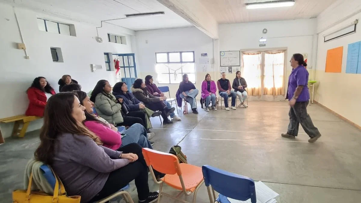 Madryn cierra ciclo educativo 'Criar hoy' con charla sobre entornos digitales