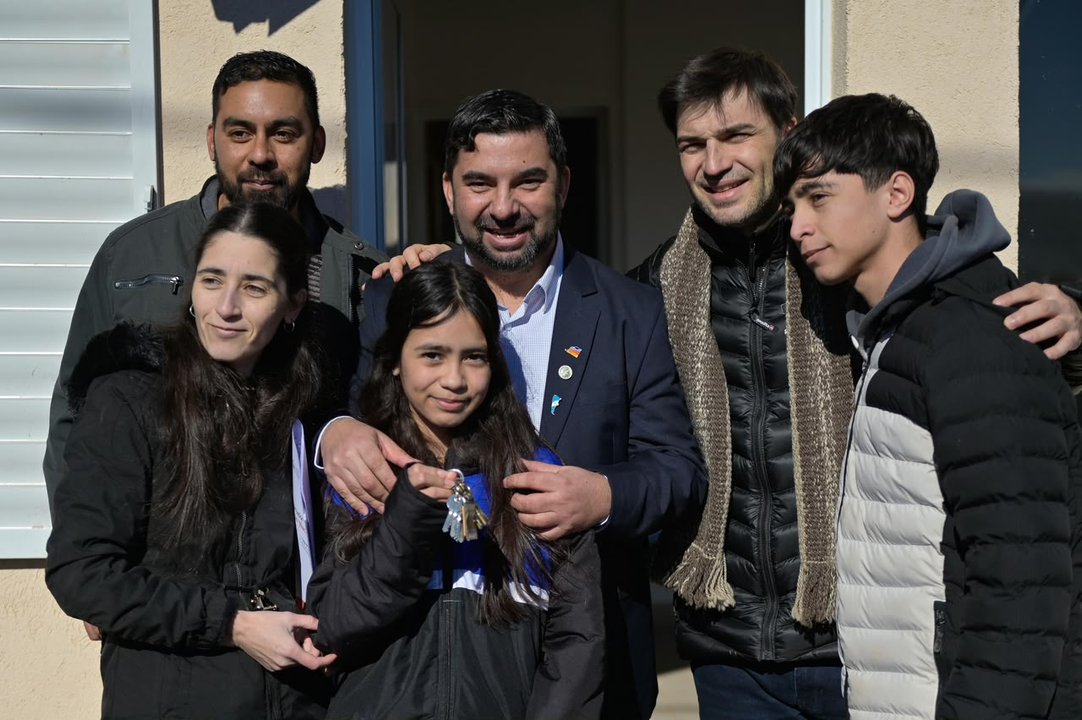 Río Mayo celebró su 91° aniversario con entrega de viviendas a 15 familias