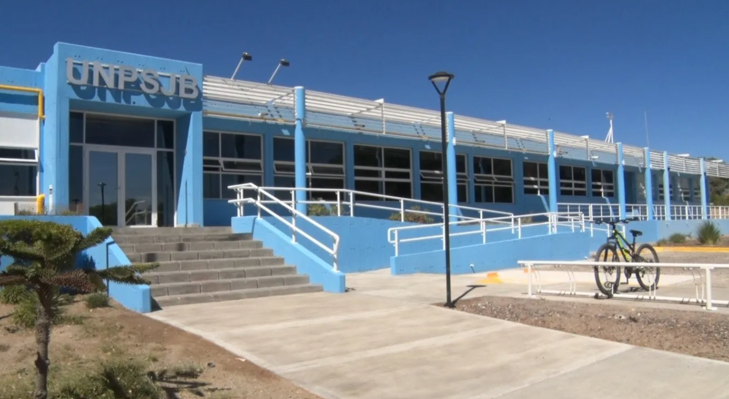 La UNPSJB abrió la inscripción a becas para 2026