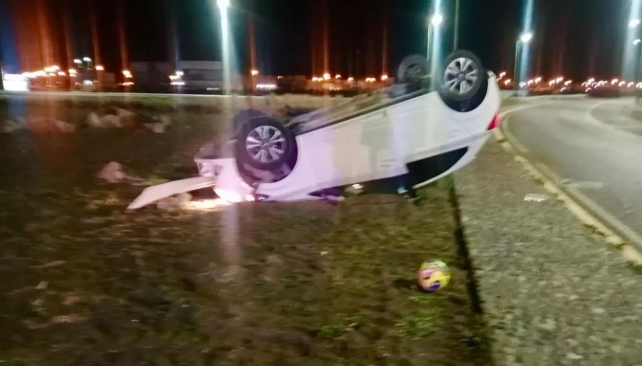 Vuelco en Playa Unión: conductora con alcoholemia positiva