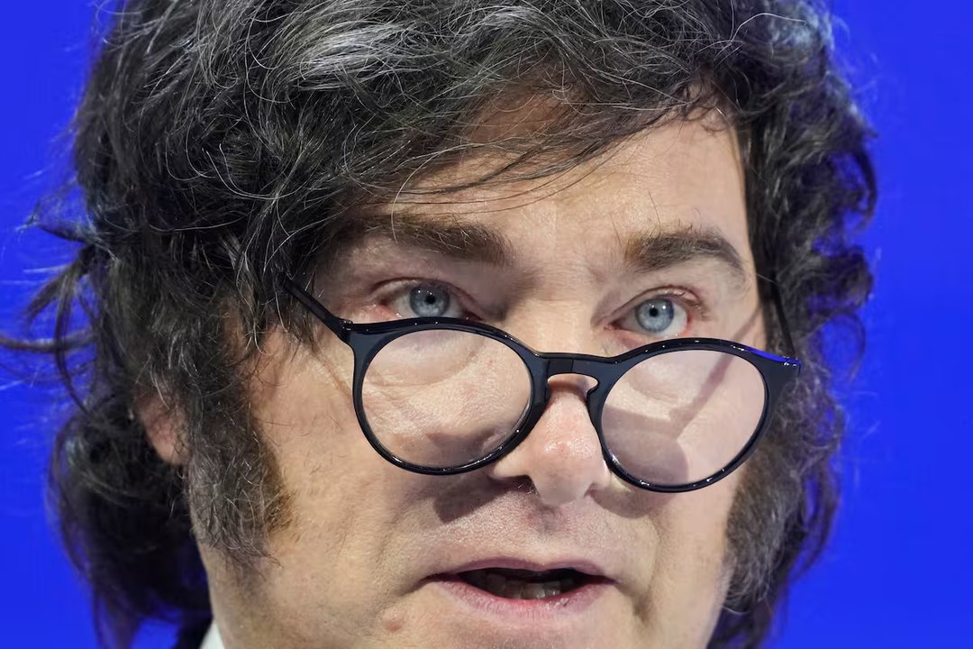 Milei critica políticas migratorias en España, Gobierno argentino sigue de cerca la situación