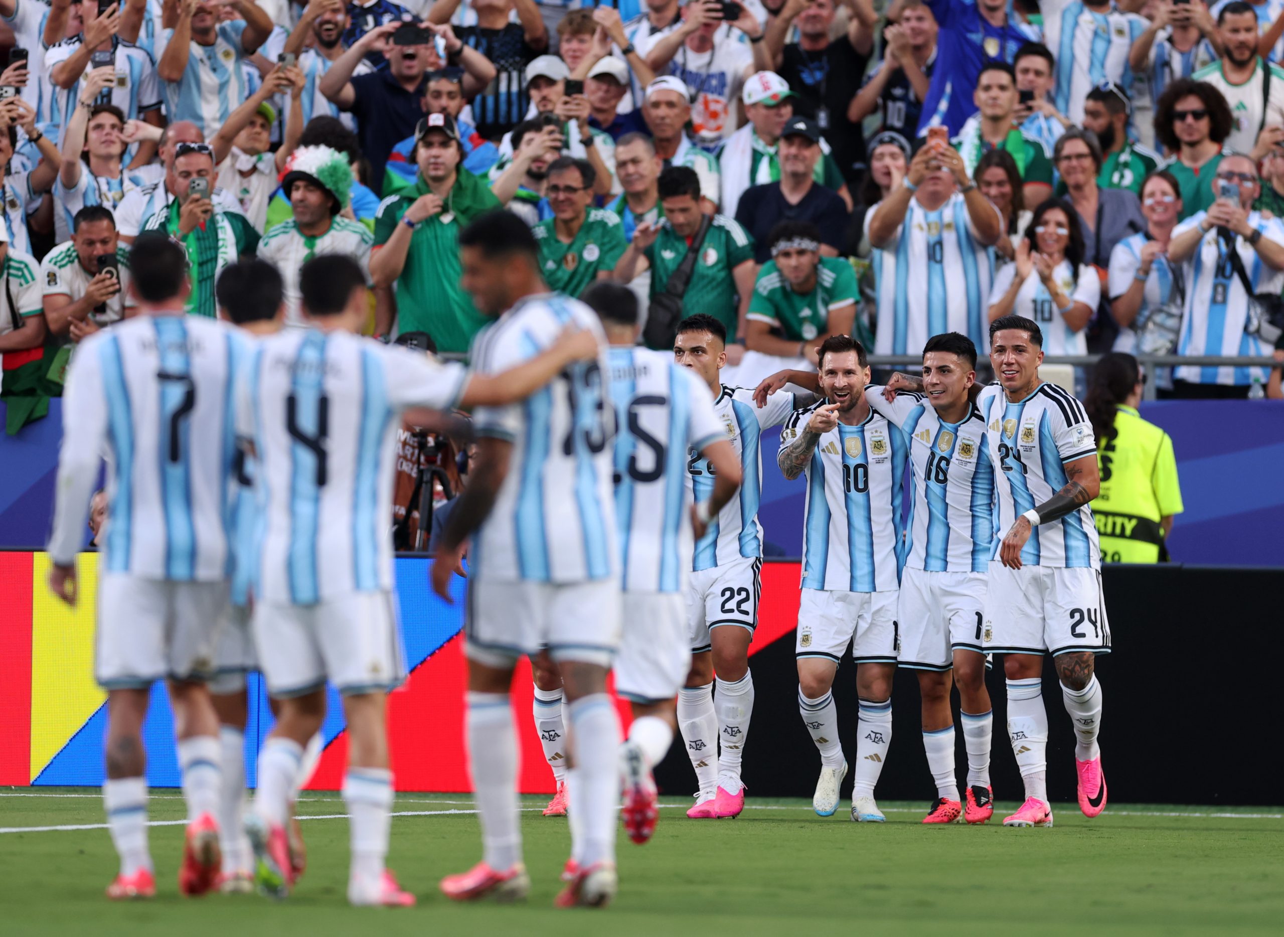 Argentina va por la clasificación ante Austria