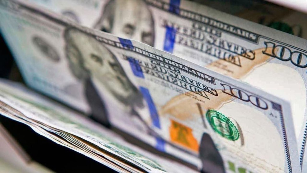 Precio del dólar oficial en el inicio de la semana en Argentina