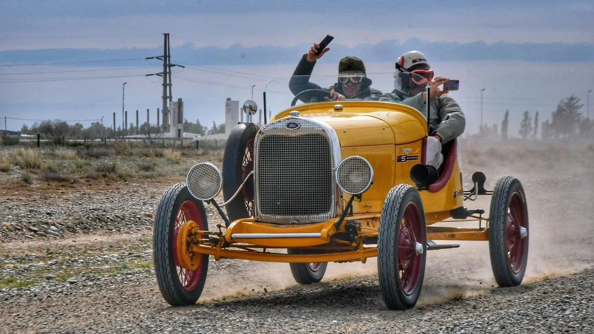 126 autos clásicos recorrerán la Ruta Azul en Vuelta Doble Camarones