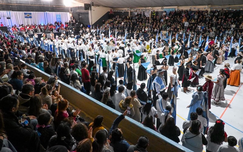 Puerto Madryn celebró el 25 de Mayo con una multitud