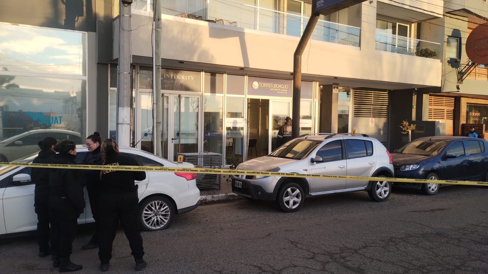 Dispararon contra una aseguradora y dos autos en horas de la mañana