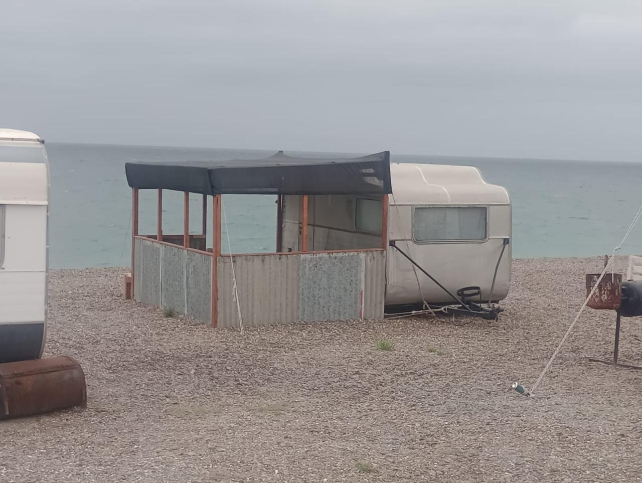 Retiraron una casilla sin habilitación en Playa Paraná