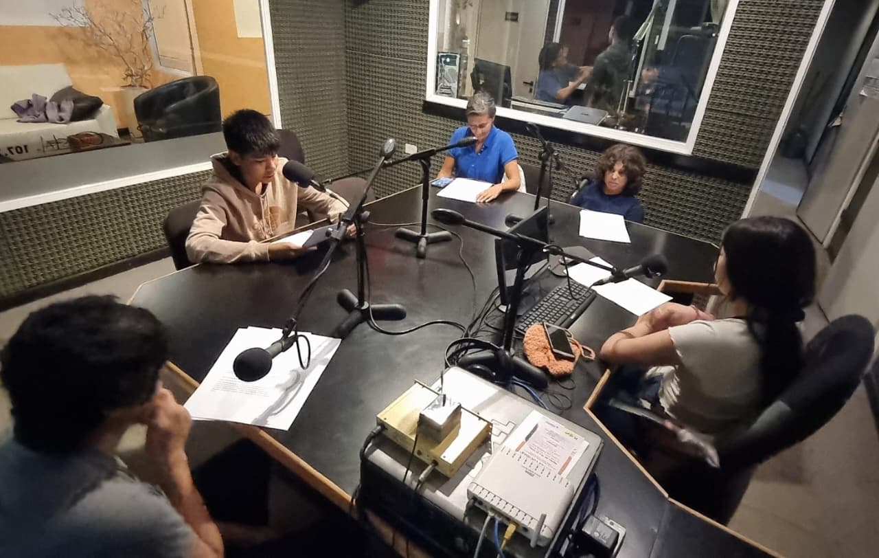 Invitan a jóvenes a sumarse al taller de radio “Mentes Lúcidas”