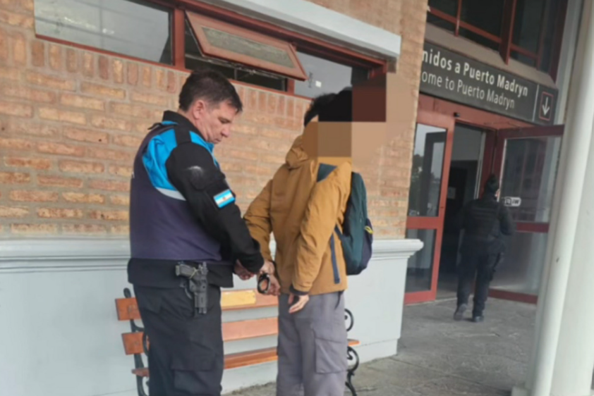 Le robó más de un millón de pesos a su expareja y lo atraparon en la terminal