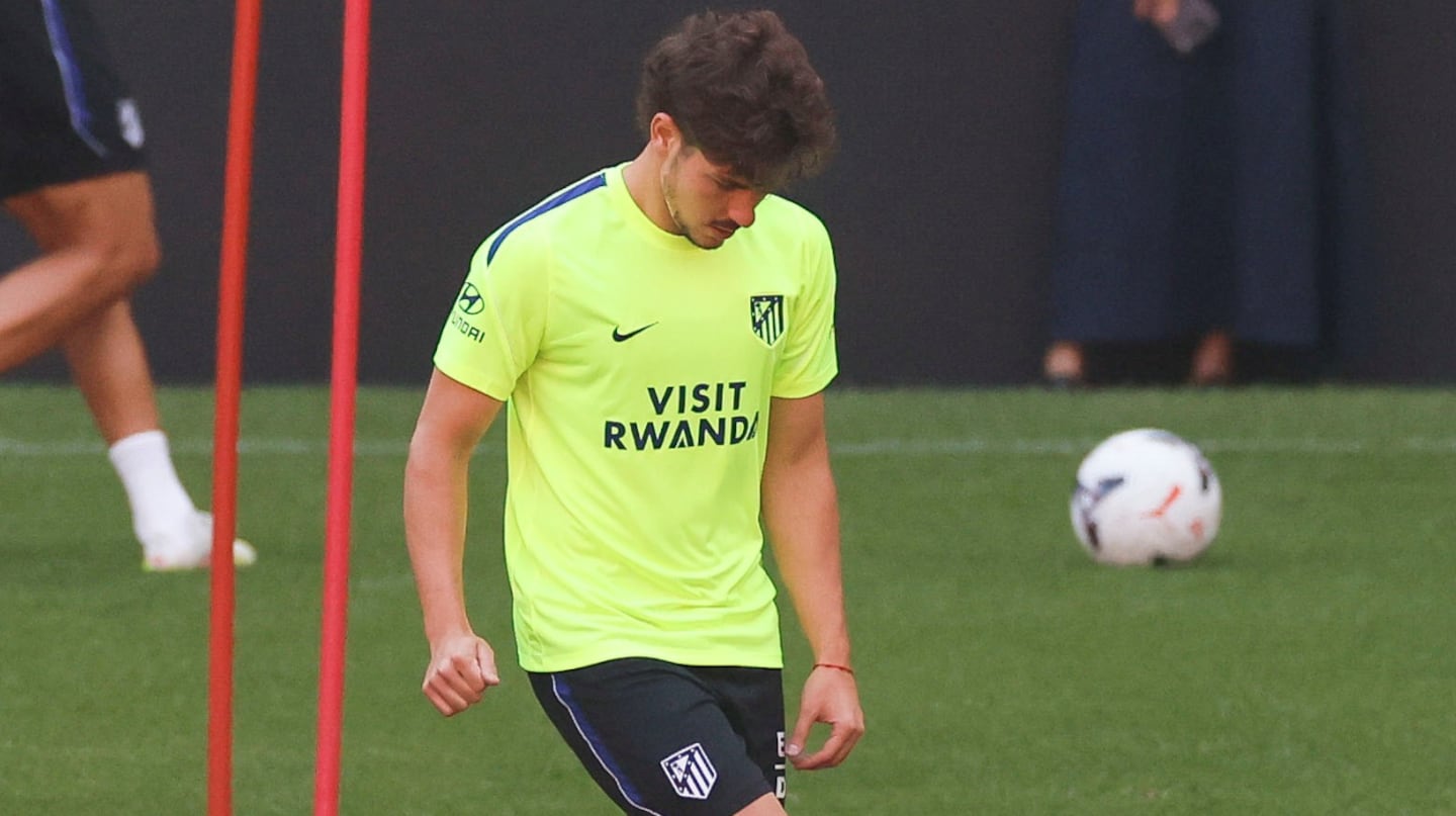 Julián Álvarez se ausenta de entrenamientos del Atlético y no jugará contra Sevilla