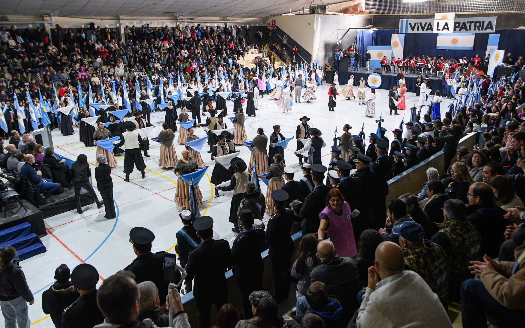 Puerto Madryn celebra el 25 de mayo con acto oficial y una peña junto a Los Carabajal