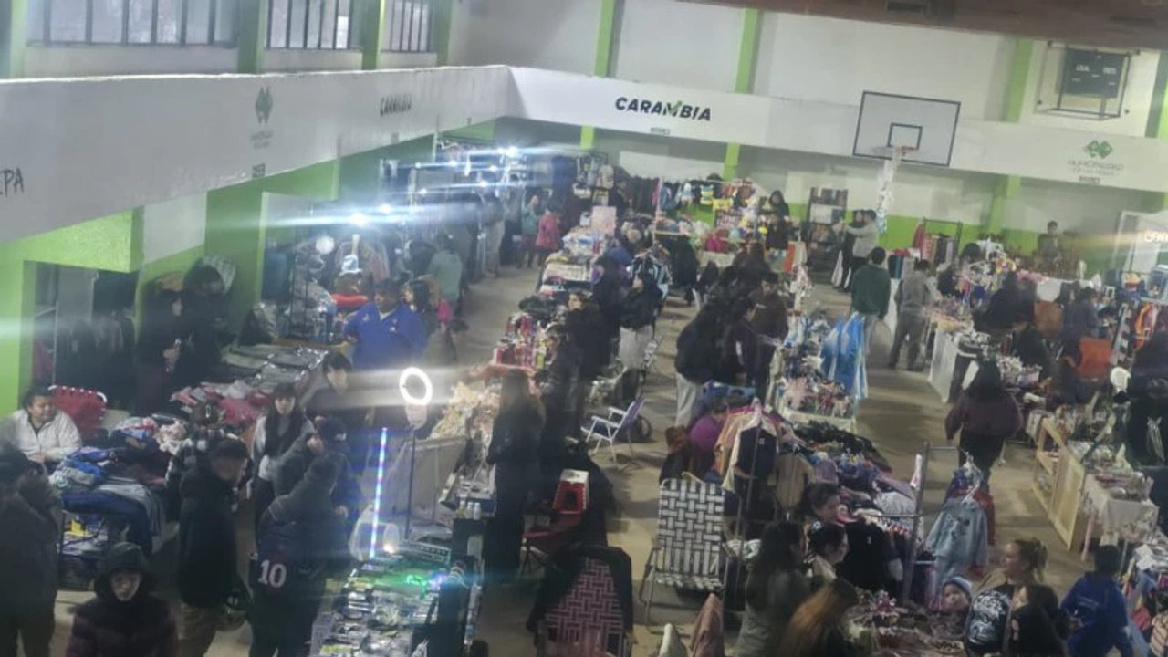 Tensión en feria: organizadora descompensada y conflicto entre vendedoras