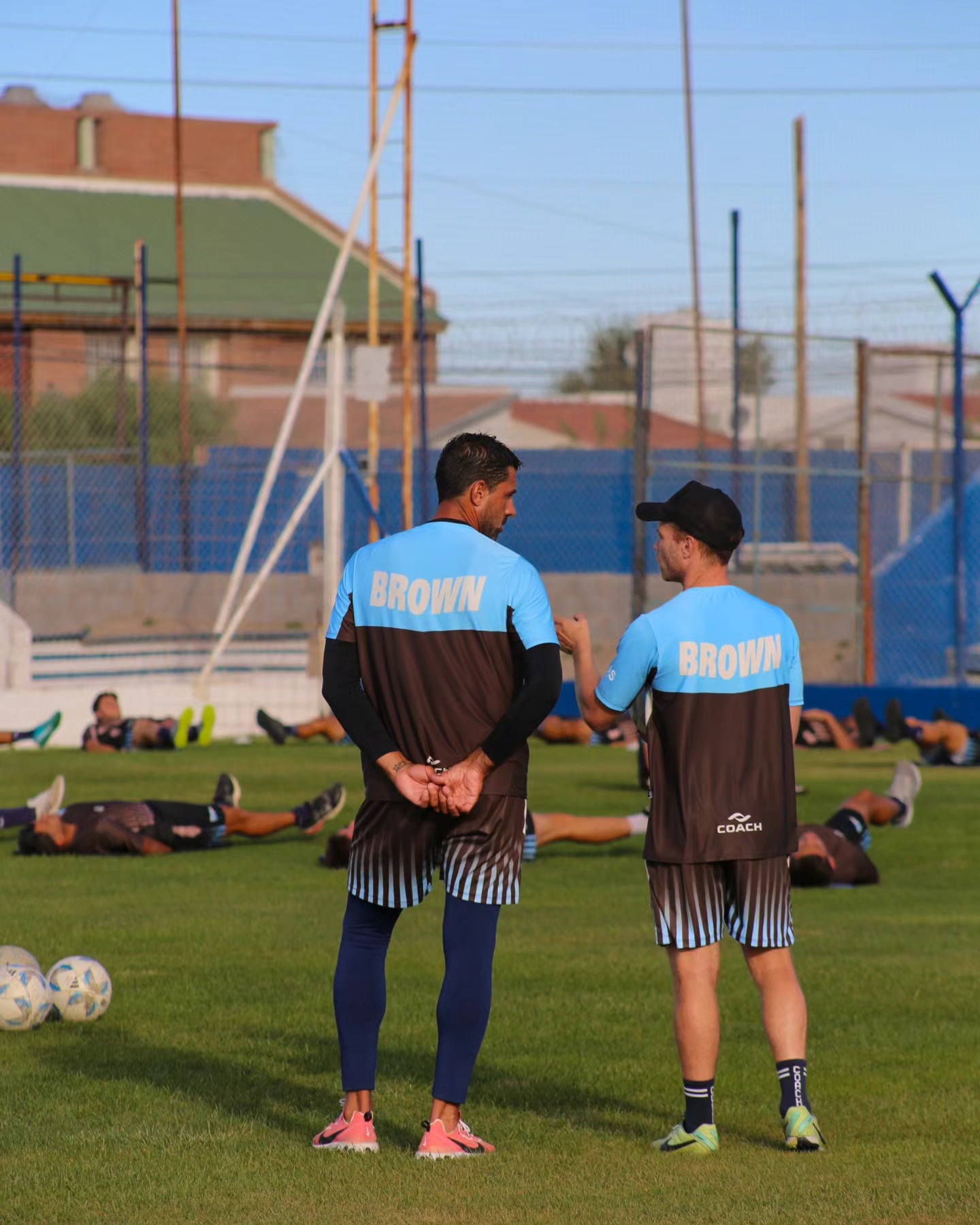 Brown renueva su plantel y apunta al Federal A 2026